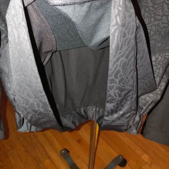 Lululemon Athletica size 10 black on black print pull over jacket mesh detail - Picture 8 of 16